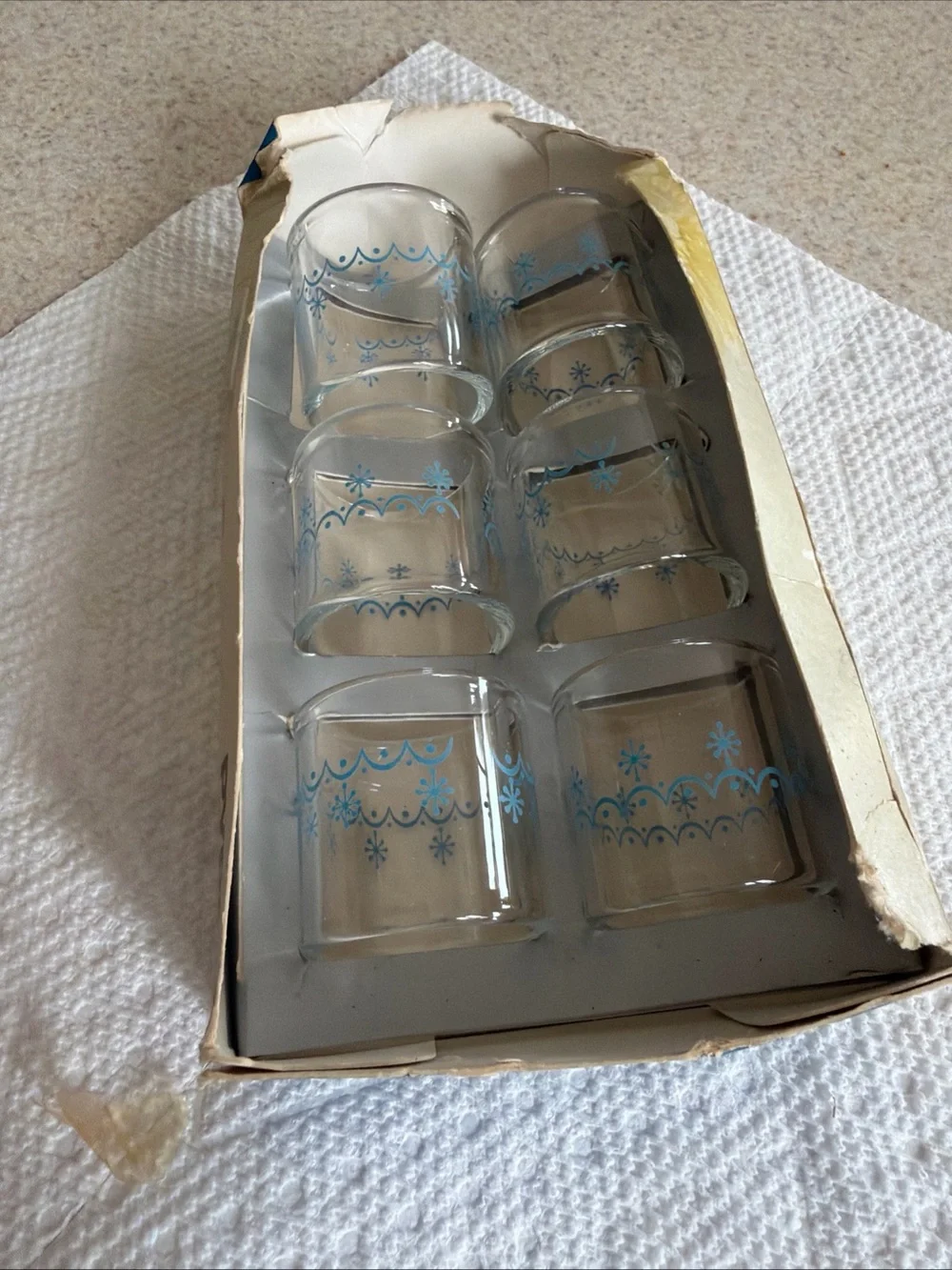 Pyrex set six